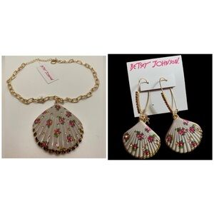 BETSEY JOHNSON SET Faux White Floral Shell & Crystal Necklace & Earrings NEW NWT